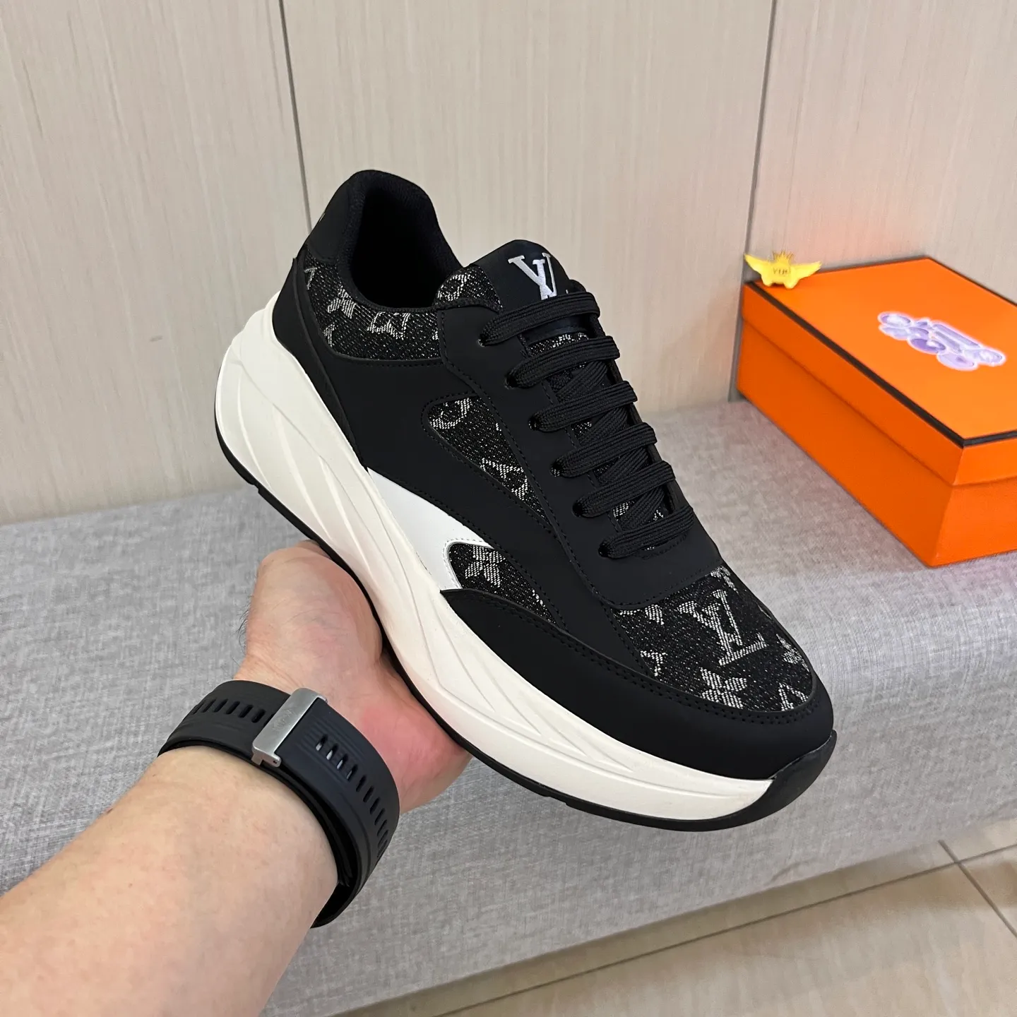 Men's shoes 💰 460 men's shoes 💰 [ LV ] 🔥 Louis Vuitton, high-end men's shoes brand official website 1:1 latest masterpiece: uppers are made of Italian imported first-layer cowhide with comfortable and breathable lining ➕ original non-slip and wear-resistant outsole 🔥, making walking more convenient and comfortable! An exclusive new model, a stunning work, a beautiful 1:1 replica [color] compared to the official quality! Create a fashionable personality to set off your uniqueness! A must-have for trendy men! Classic 🔥Size: 38-44 Color: 🔥 2⃣️colors available🔥.